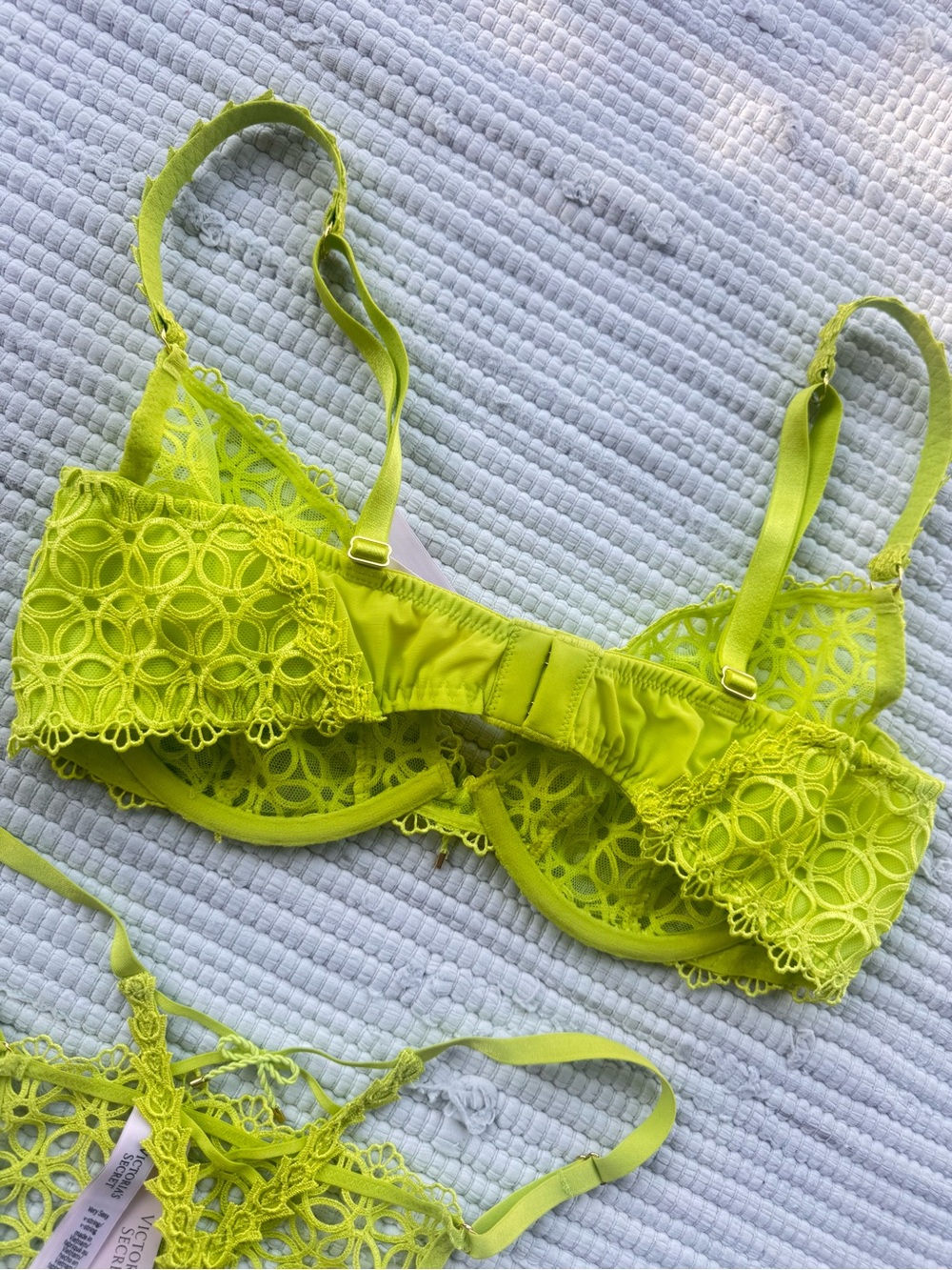 Victoria’s Secret Very Sexy Neon Lace Lingerie Set 36C Large NWT - Picture 8 of 10